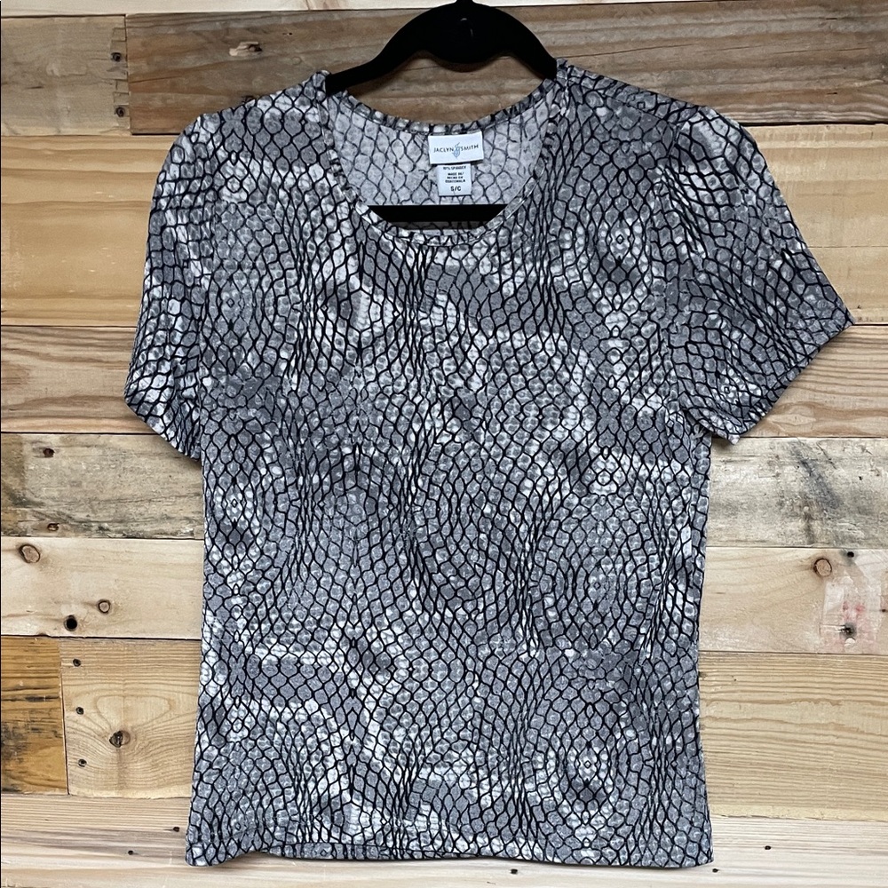 Jaclyn Smith size Small Black and Gray Snake Patterned Stretchy Short Sleeve Top